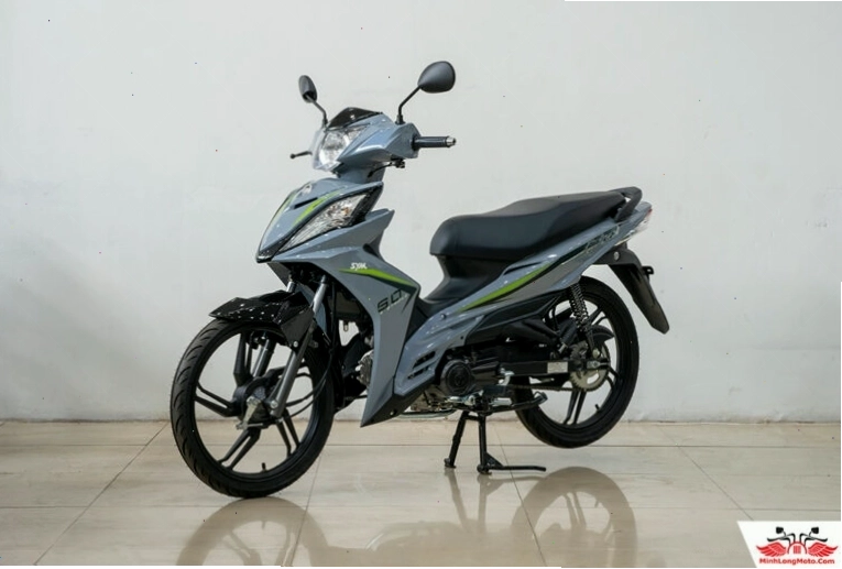 Thân xe SYM Galaxy 50cc thon gọn và yên xe êm ái