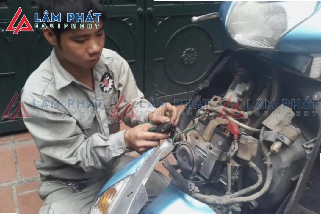 Thay IC xe máy tại cửa hàng uy tín