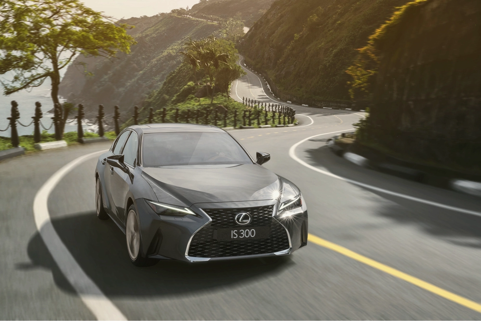 Thiết kế đuôi xe Lexus IS 2026 ấn tượng với đèn hậu LED