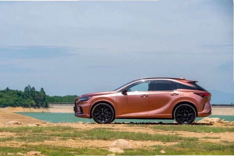 Thiết kế ngoại thất mạnh mẽ của Lexus RX 500h F Sport Performance
