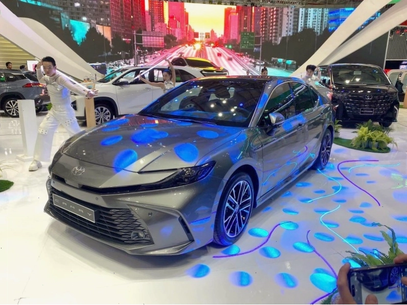 Thiết kế ngoại thất sang trọng của Toyota Camry 2025