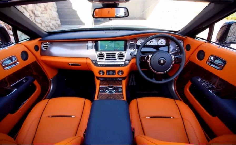 Thiết kế vô lăng và táp lô của Rolls-Royce Dawn