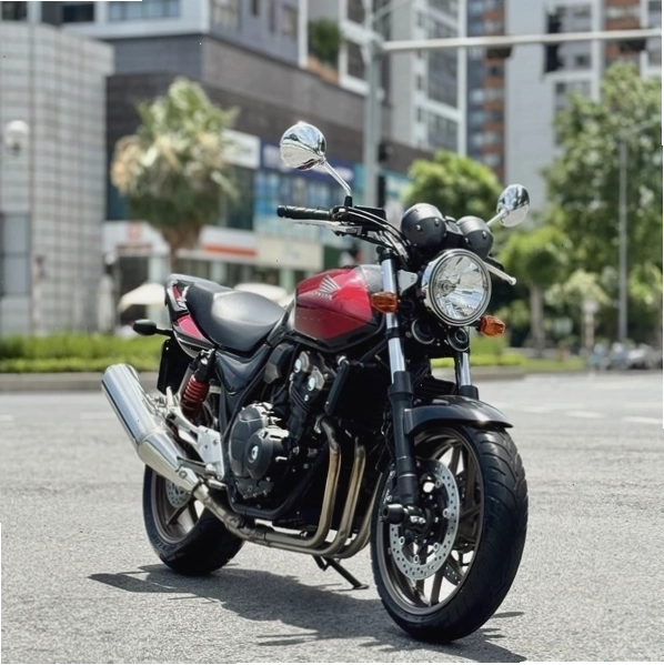 Tổng thể Honda CB400 đẹp mắt và cuốn hút