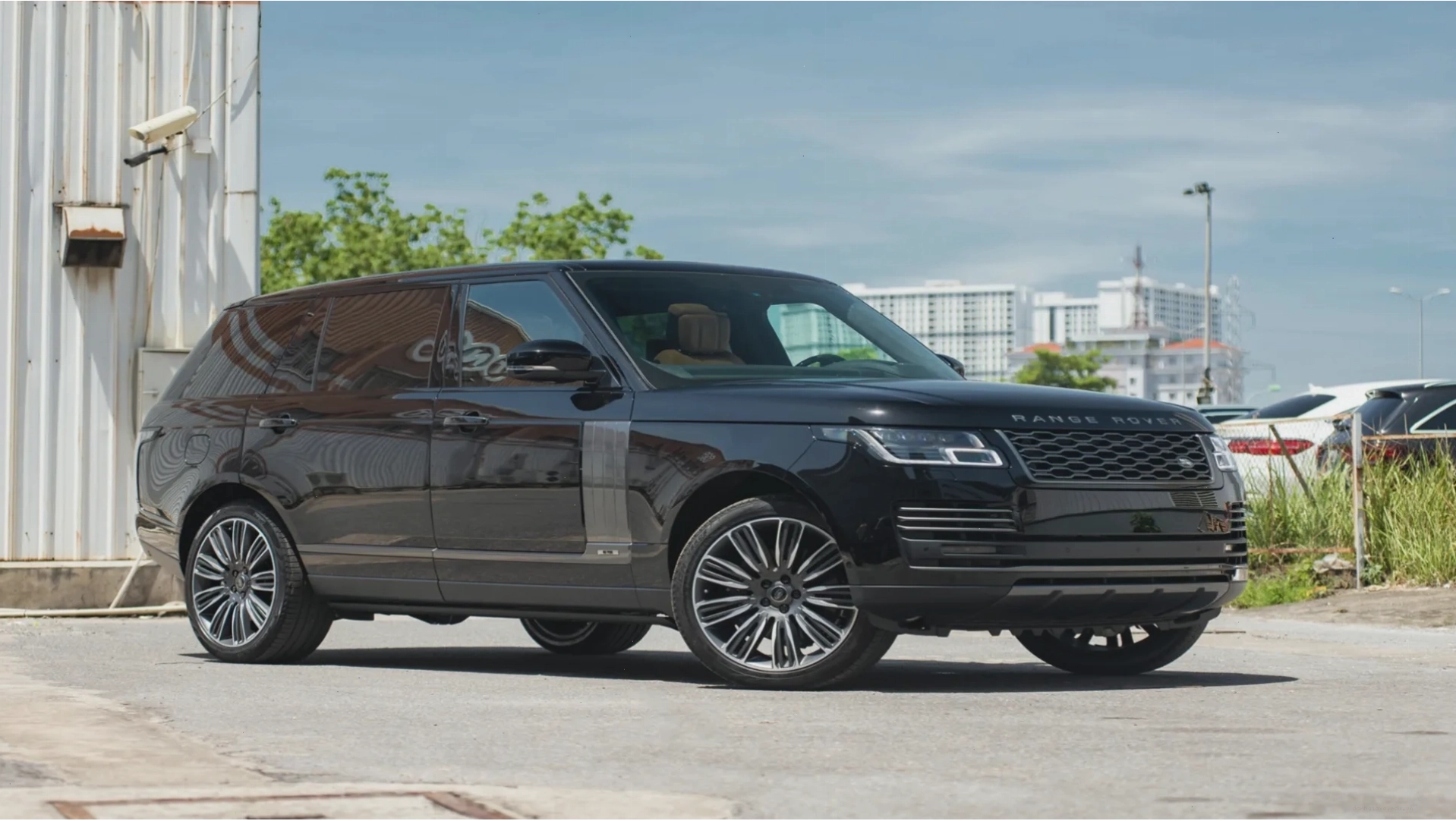 Top 10 hãng xe ô tô đắt nhất thế giới Land Rover Range Rover