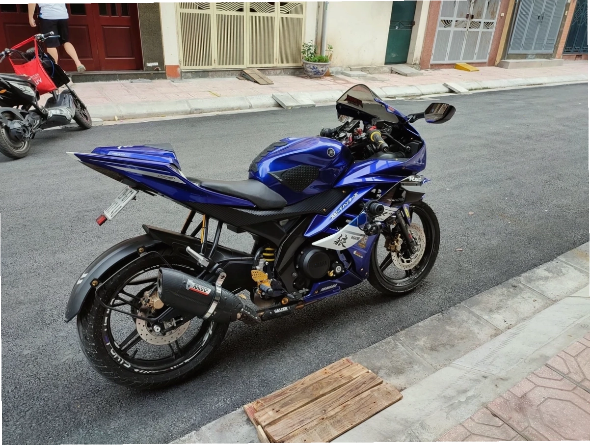 Trang bị phuộc USD trên Yamaha R15 V3