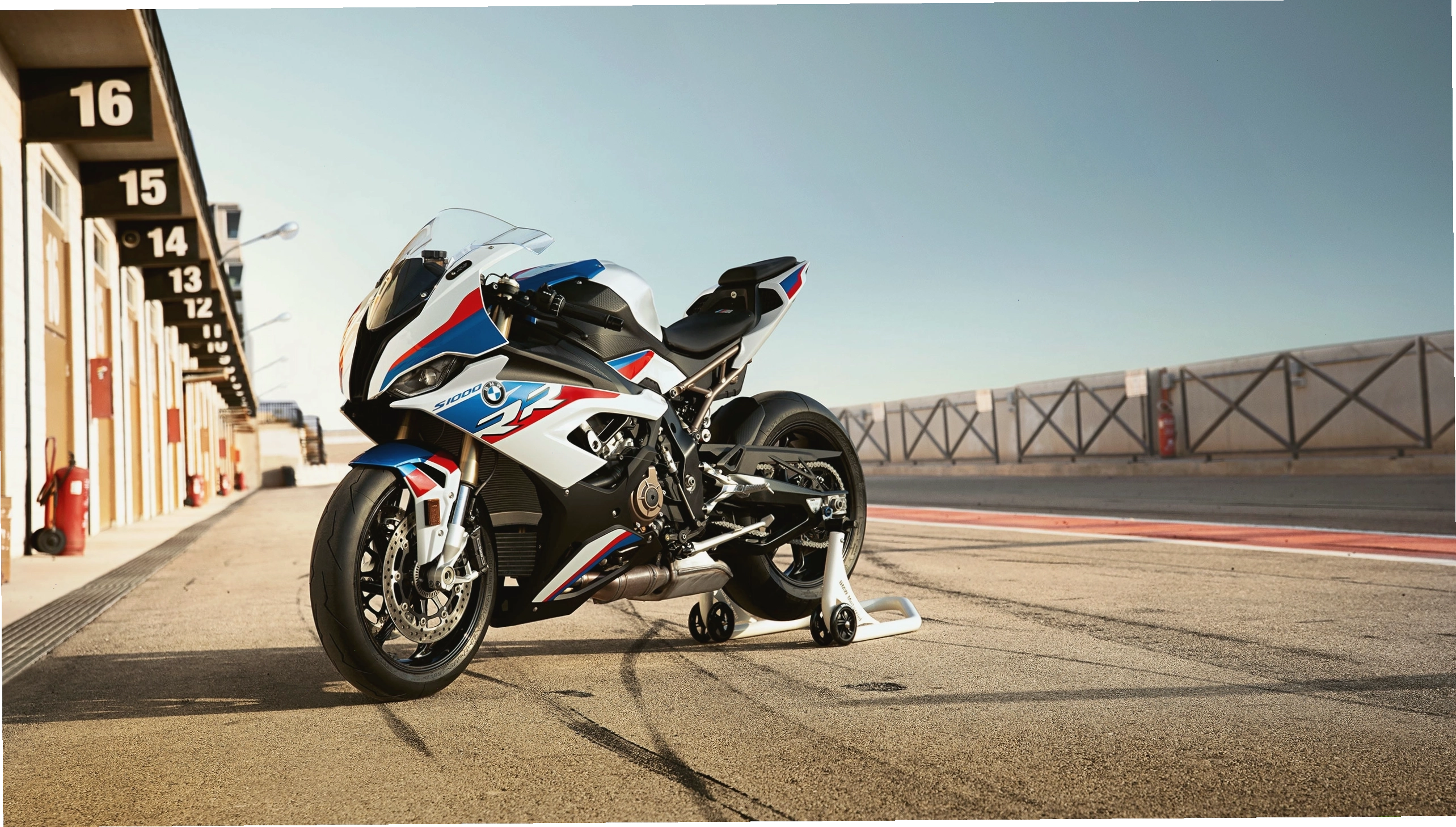 Trọng lượng nhẹ giúp BMW S1000RR 2020 vận hành linh hoạt