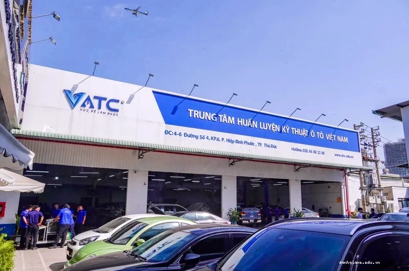 Trung tâm đào tạo kỹ thuật ô tô VATC - nơi cung cấp kiến thức về car detailing