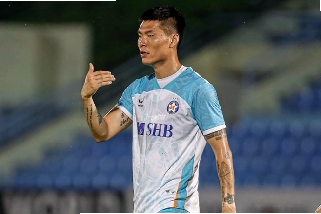Trung vệ Kim Dong-su bật khóc khi được Đà Nẵng kí hợp đồng