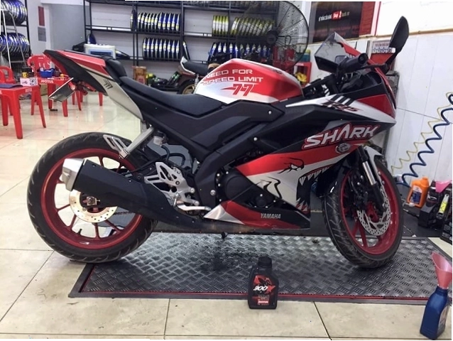 Tư vấn thay nhớt Motul 300V cho xe Yamaha R15