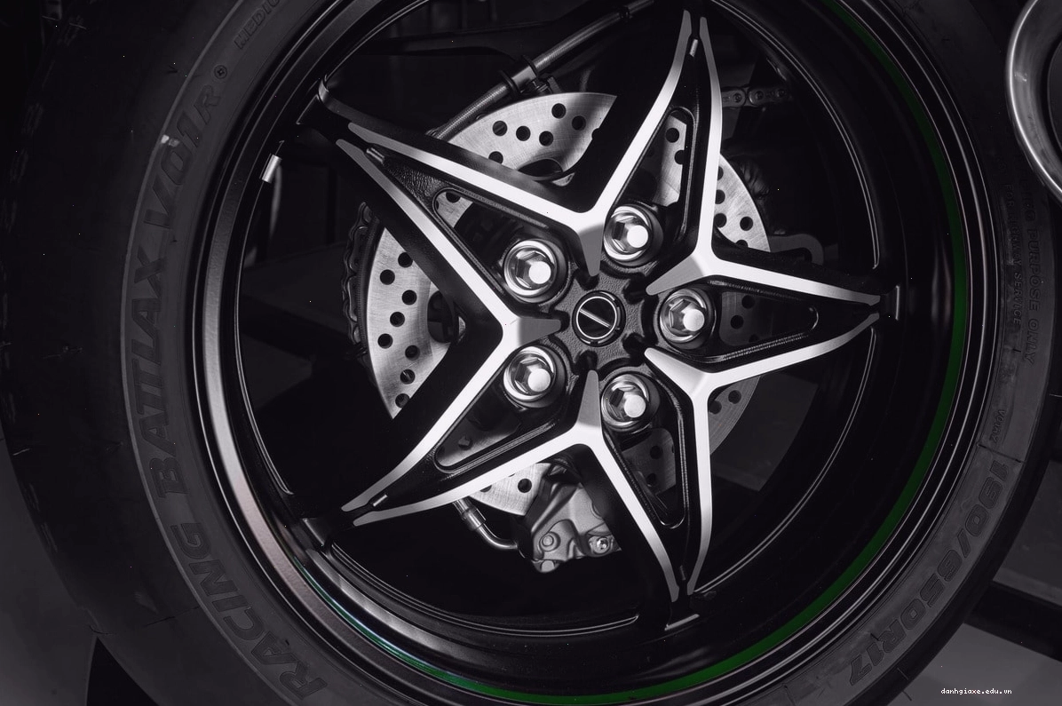 Vành bánh xe hợp kim nhôm trên Ninja H2R