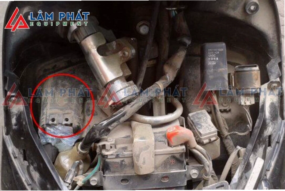 Vị trí IC xe máy thường nằm phía sau mặt nạ