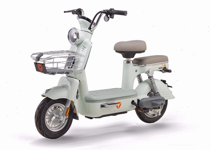 Xe đạp điện Yadea i8 màu xanh bạc hà với thiết kế trẻ trung