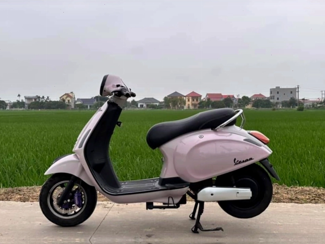 Xe điện Vespa màu ánh tím, một lựa chọn xe đạp điện cũ phong cách