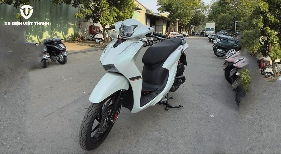 Xe ga 50cc Espero Velia màu trắng tinh khôi