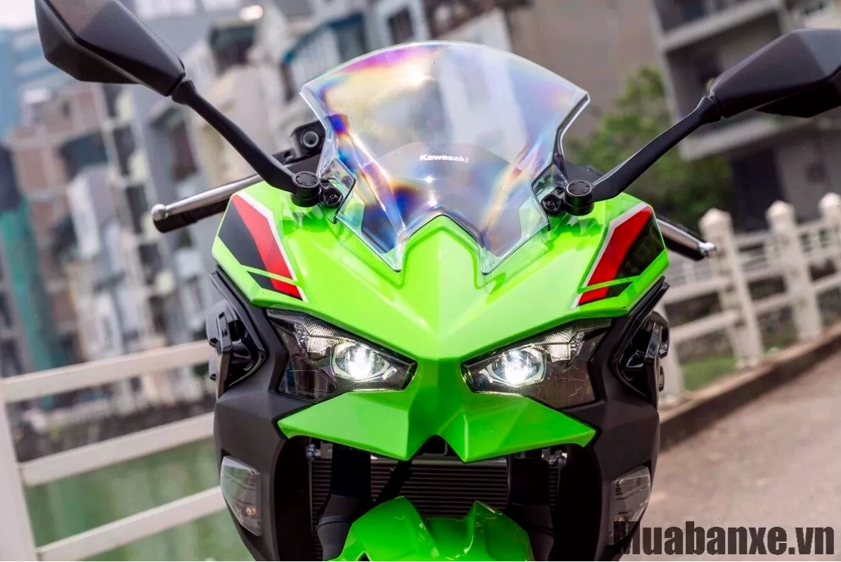 Xe Kawasaki Ninja 500 với thiết kế thể thao và đèn LED sắc sảo