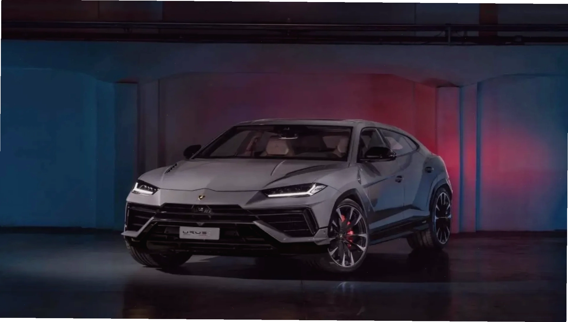Xe Lamborghini Urus với thiết kế thể thao sang trọng