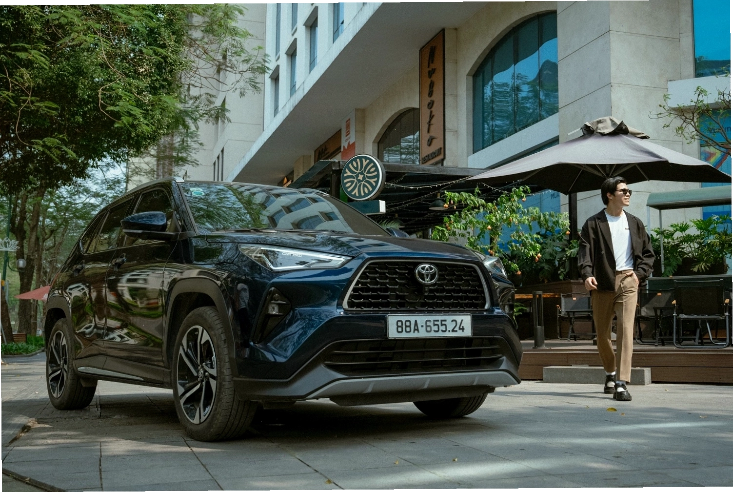 Xe ô tô đang vận hành trên đường
