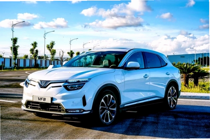 Xe ô tô màu trắng hợp với tuổi 1985