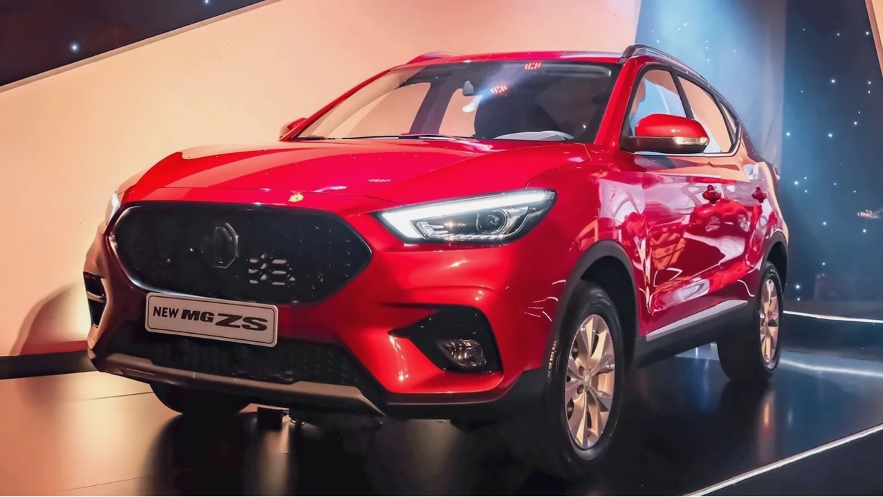 Xe ô tô MG ZS màu đỏ thể thao