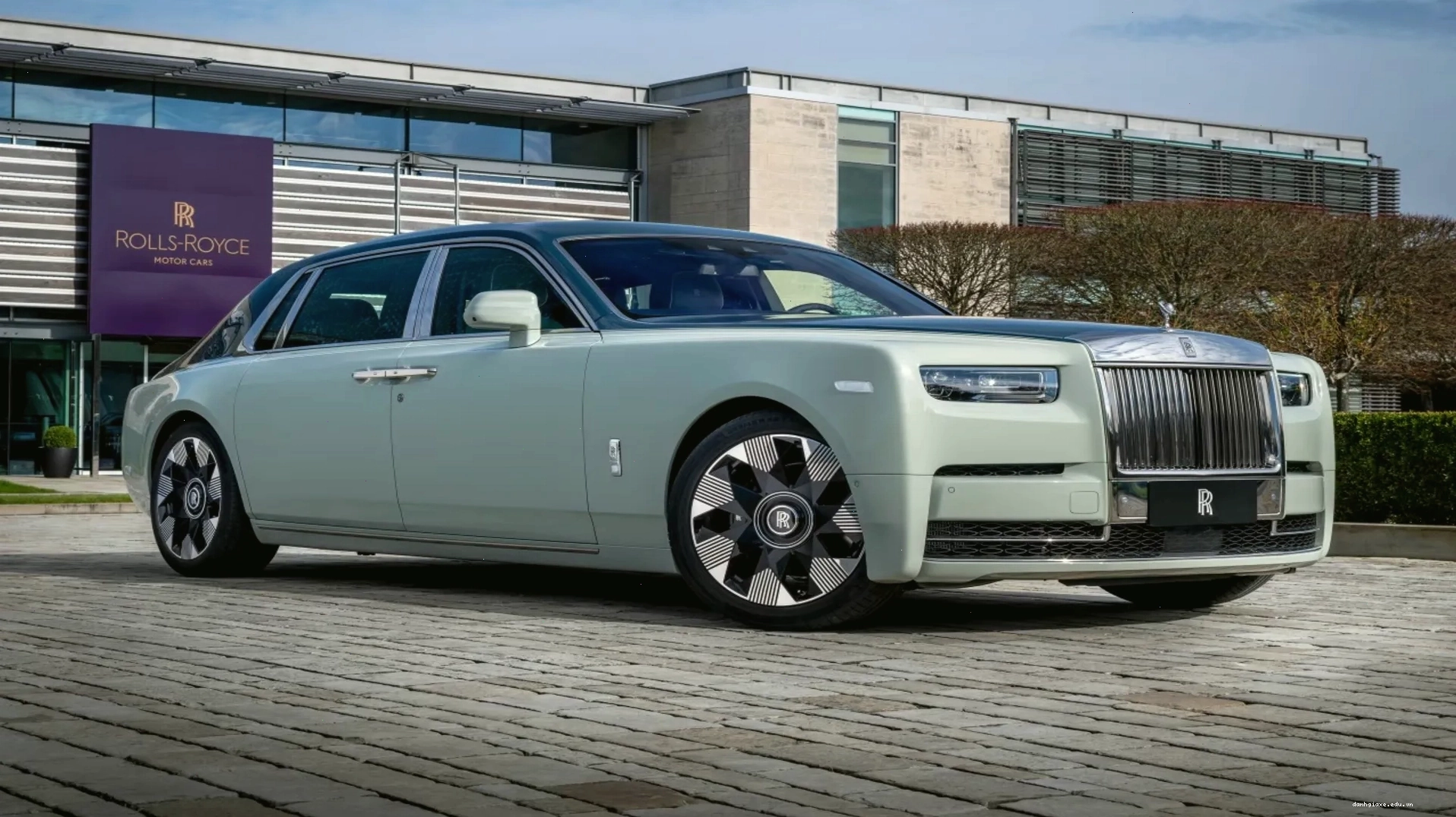 Xe Rolls-Royce đắt nhất thế giới thể hiện sự xa hoa tột đỉnh