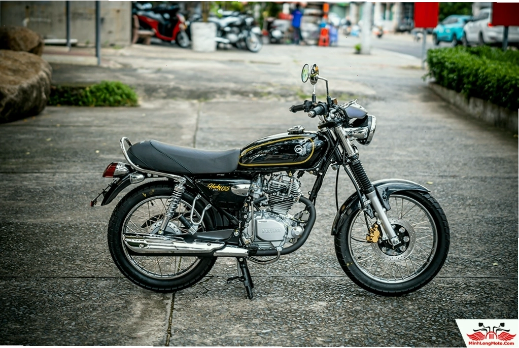 Xe SYM Husky 125 phiên bản màu đen bóng