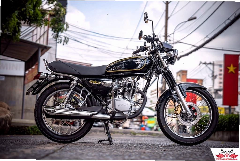 Xe SYM Husky 125 phiên bản màu trắng thể thao