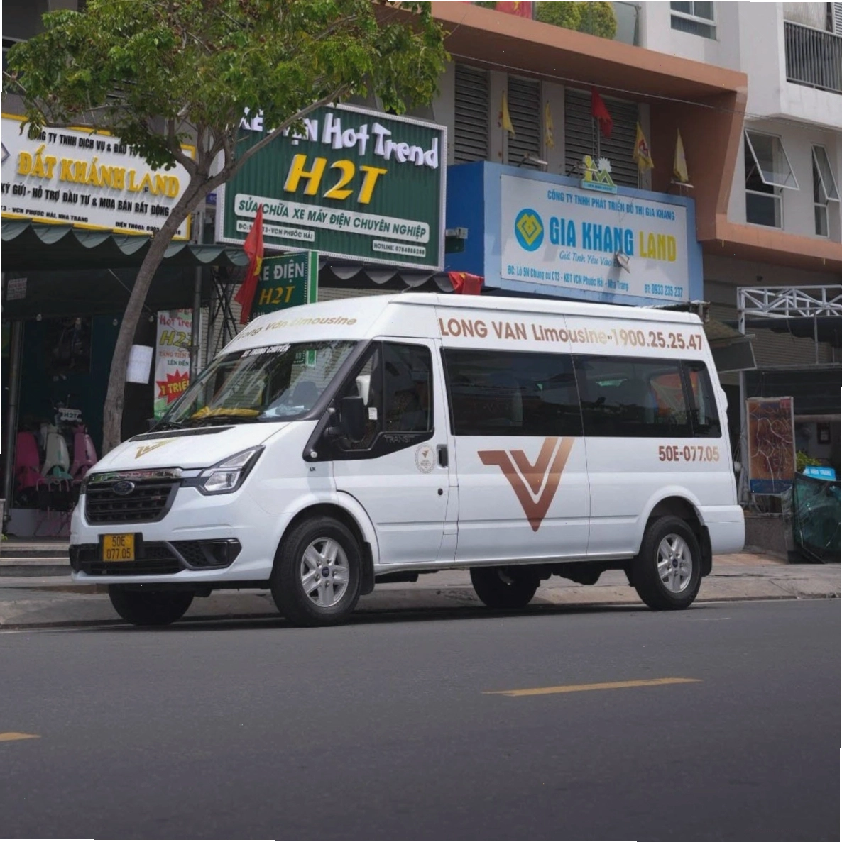 Xe trung chuyển limousine hỗ trợ hành khách