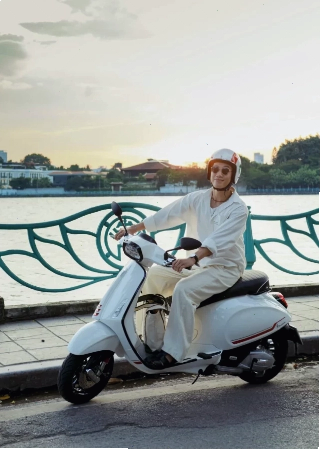 Xe Vespa Sprint S Cherry ấn tượng với màu sắc độc đáo