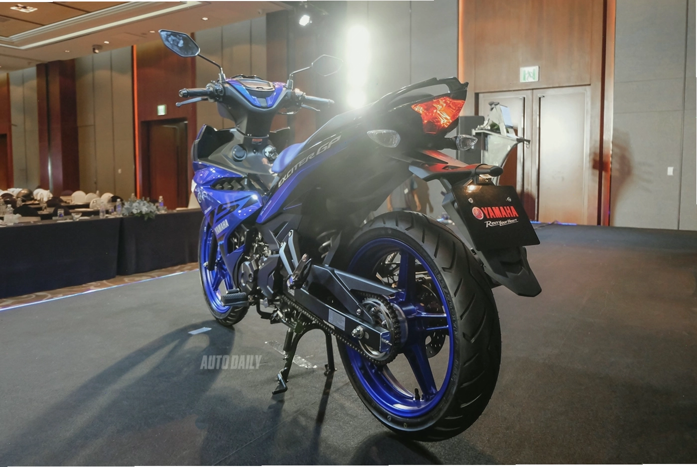 Yamaha Exciter 150 2019 màu xanh Movistar thể thao