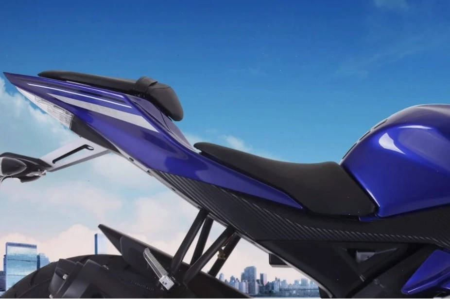 Yamaha R15 V2 với thiết kế cổ điển hơn