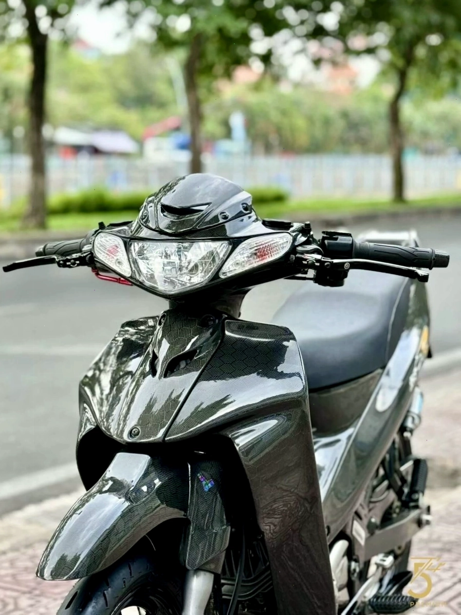 Yamaha Yaz 125 với thiết kế thể thao và bộ tem độc đáo