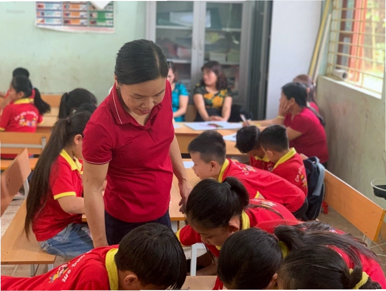Học sinh mầm non khám phá khoa học