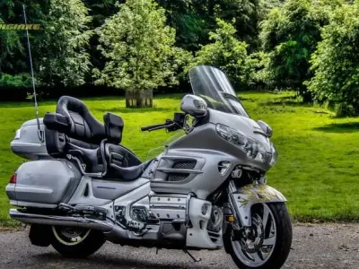 Honda Goldwing - Đánh giá chi tiết và nhận xét từ các chuyên gia