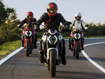 Cận cảnh Ducati Monster+ 2026 biểu tượng tốc độ thế hệ mới