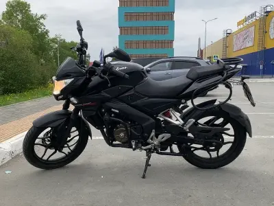 Hình ảnh thực tế Bajaj Pulsar 150 Classics 2026 tại đại lý