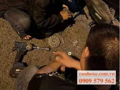 Cứu hộ xe máy Hà Đông 24/24: Giải pháp lưu động, giá tốt