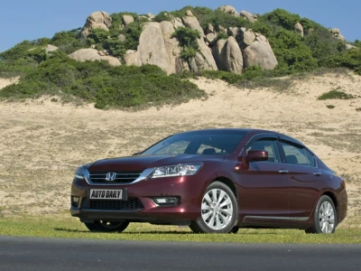 Đánh giá chi tiết Honda Accord 2015: Nên mua hay không?