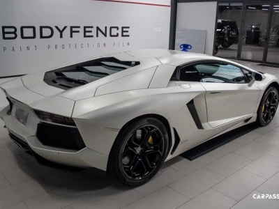Lamborghini Aventador LP700-4 màu trắng mờ: Vẻ đẹp cuốn hút tại Việt Nam