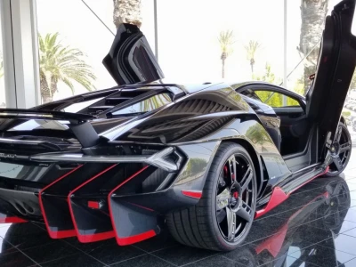 Lamborghini Centenario: Biểu tượng tốc độ và thiết kế đột phá