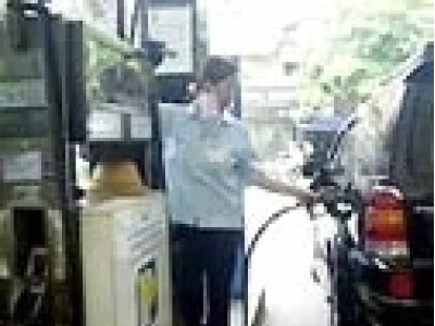 Xăng có màu gì? Giải mã sắc tố và đặc điểm nhận biết