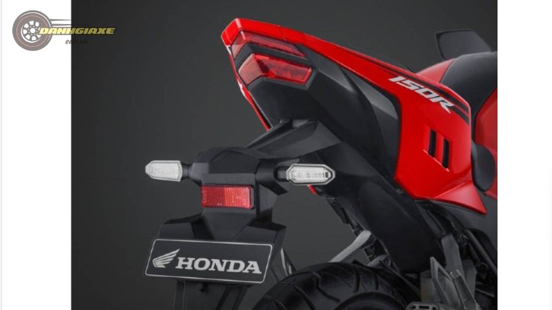 Honda CBR150R 12