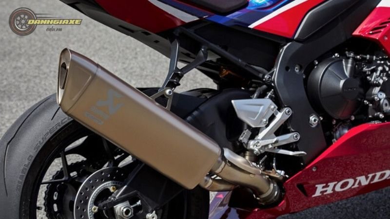 Honda CBR1000RR-R 1