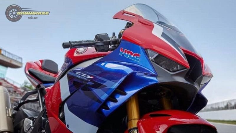 Honda CBR1000RR-R 6