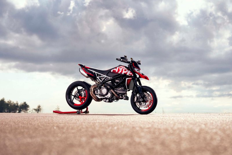 Ảnh xe Hypermotard 950 siêu đẹp 14