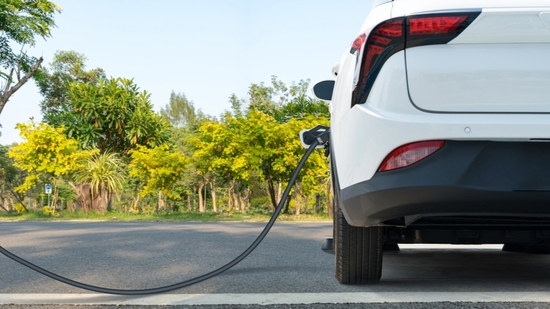Chi phí nuôi xe ô tô điện so với xe xăng