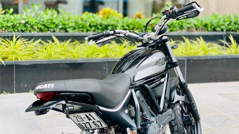 Hình ảnh đẹp của xe Scrambler Sixty2 7