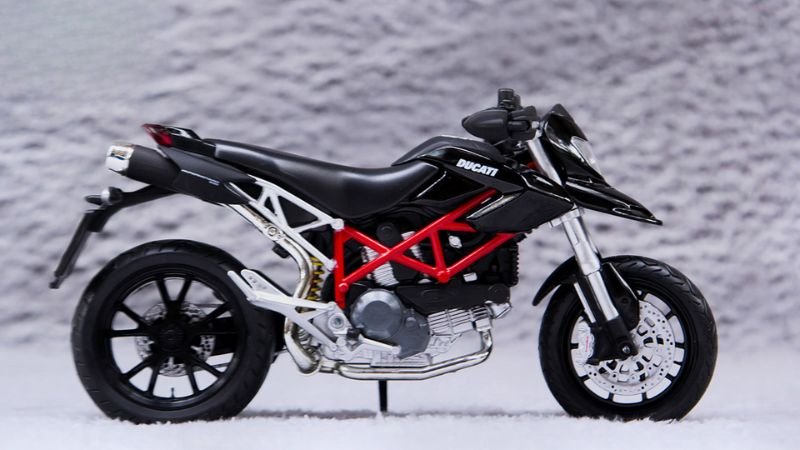 Hình xe Ducati Hypermotard cực chất 12