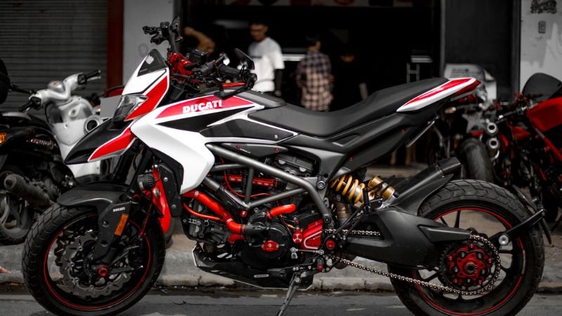 Hình xe Ducati Hypermotard cực chất 13