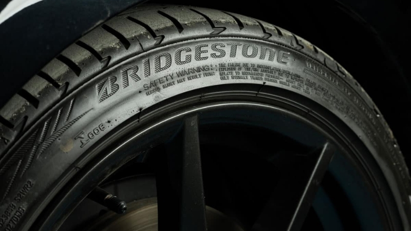 Thông tin bổ sung nào có thể được tìm thấy trên lốp Bridgestone?