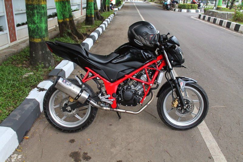 Honda CB150R 30